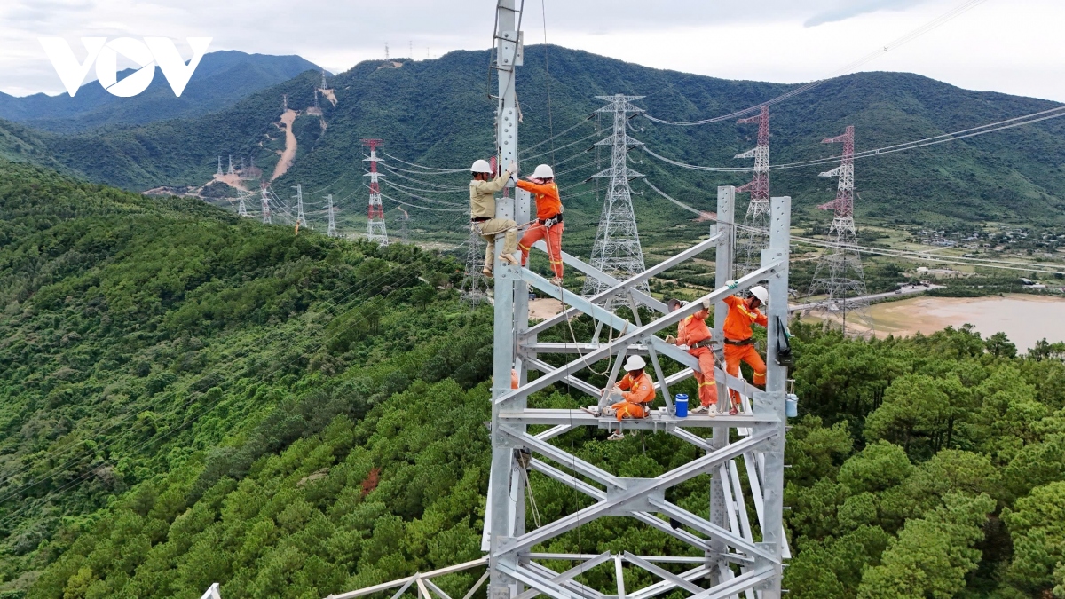 “Vượt gió” trên cung đoạn khó nhất của Dự án đường dây 500kV mạch 3- Ảnh 2.