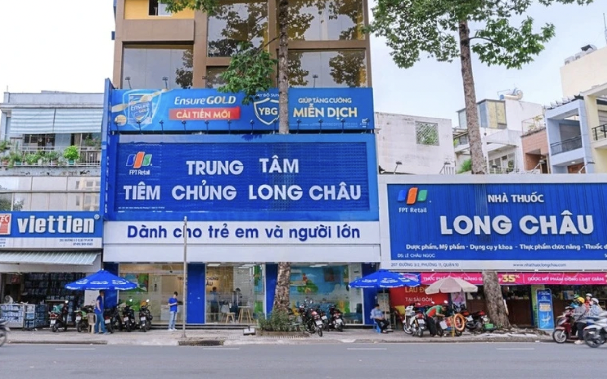 FPT Retail (FRT) hoàn tất mở 100 trung tâm tiêm chủng, “về đích” trước hạn gần 5 tháng