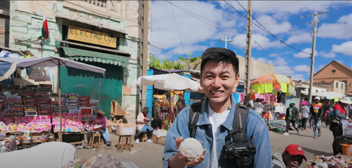 Theo chân Khoai Lang Thang khám phá ẩm thực đường phố nơi Quang Linh Vlogs sinh sống- Ảnh 48.