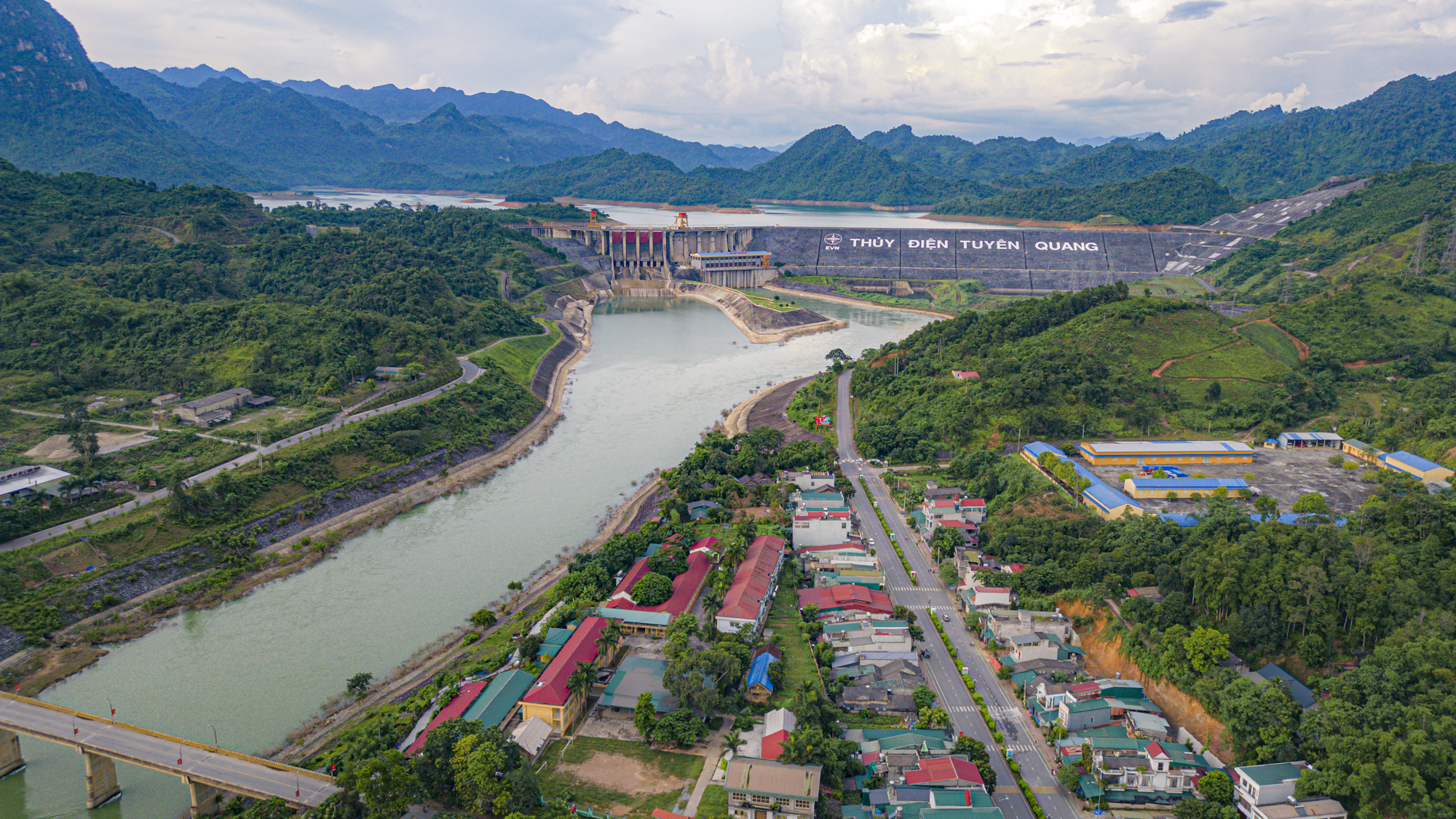 Toàn cảnh thuỷ điện 7.500 tỷ có đập cao gần 100m, chuẩn bị đầu tư 3.400 tỷ để nâng công suất- Ảnh 10.