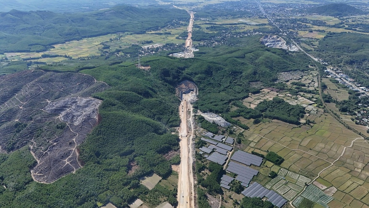 4.000 người thi công 