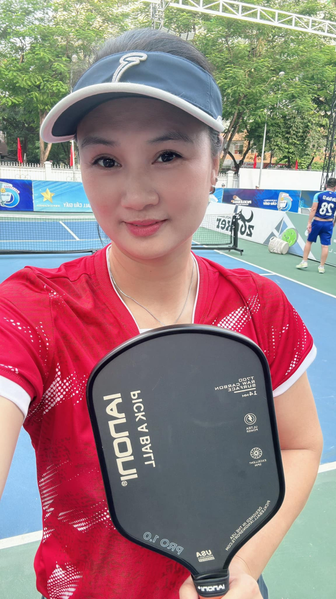 Ai rồi cũng phải chơi Pickleball: Hoa khôi bóng chuyền Kim Huệ lên đồ xinh đẹp đi 