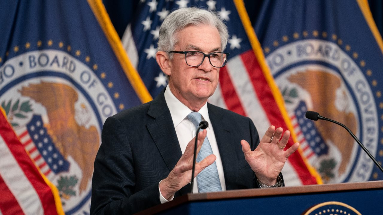 NÓNG: Chủ tịch Fed Powell tuyên bố đã đến lúc cắt giảm lãi suất, chứng khoán Mỹ đồng loạt tăng mạnh- Ảnh 1.