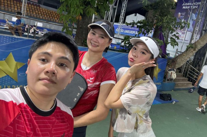 Ai rồi cũng phải chơi Pickleball: Hoa khôi bóng chuyền Kim Huệ lên đồ xinh đẹp đi 