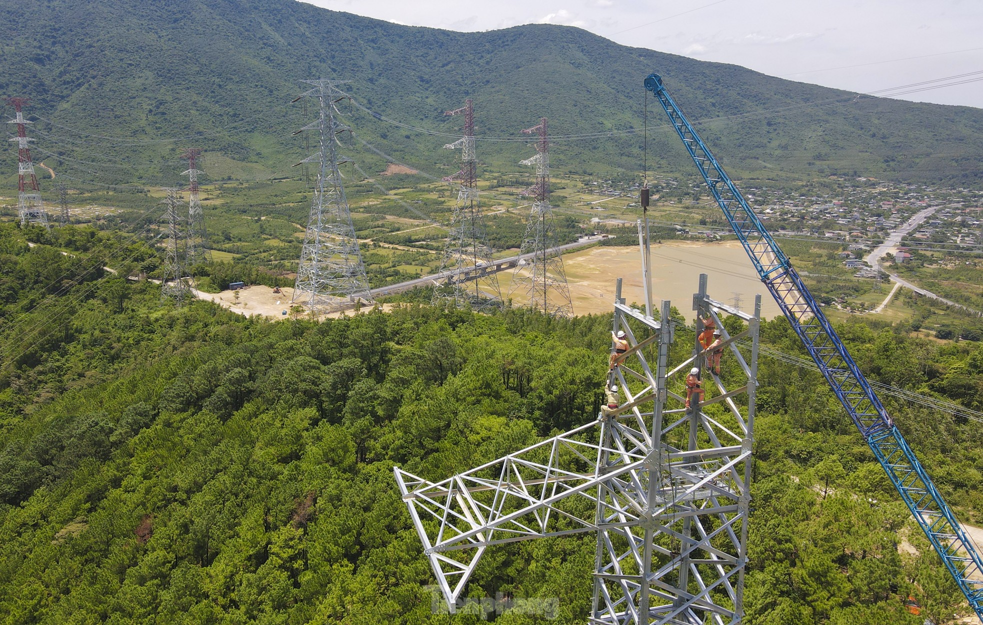 Toàn cảnh đường dây 500kV mạch 3 qua Hà Tĩnh trước ngày về đích- Ảnh 8.