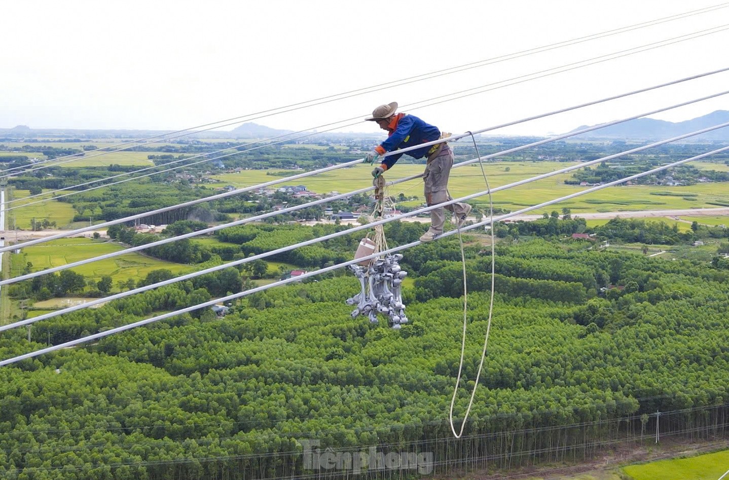 Toàn cảnh đường dây 500kV mạch 3 qua Hà Tĩnh trước ngày về đích- Ảnh 21.