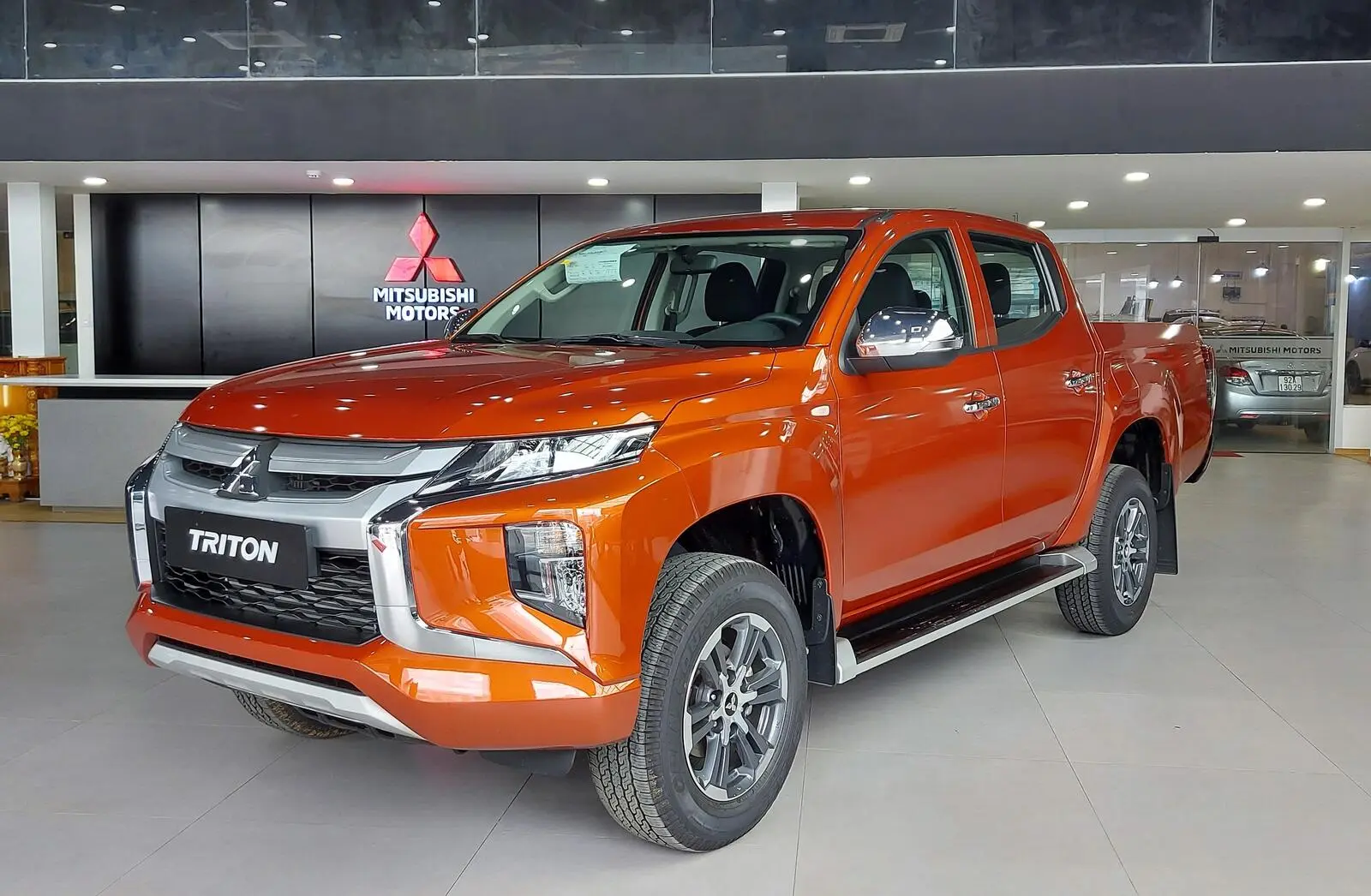 Mitsubishi Triton xả hàng tồn trước ngày ra mắt xe mới: Chỉ còn bản base 1 cầu, giảm giá lăn bánh gần 60 triệu đồng- Ảnh 1.