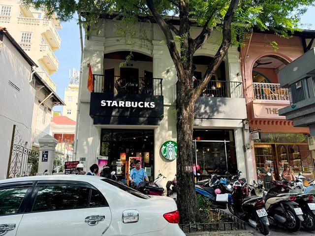 Chuyện “thâm cung bí sử” thuê mặt bằng bán lẻ nhìn từ việc Starbucks Reserve Hàn Thuyên quận 1 sắp đóng cửa- Ảnh 1.