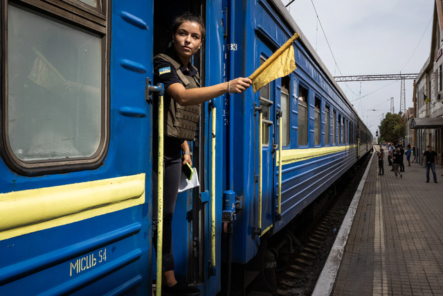 Ukraine tuyên bố rút quân, binh sĩ từ chối chiến đấu: Nga ồ ạt đánh Pokrovsk, Kiev đối diện "cơ hội cuối"- Ảnh 3.