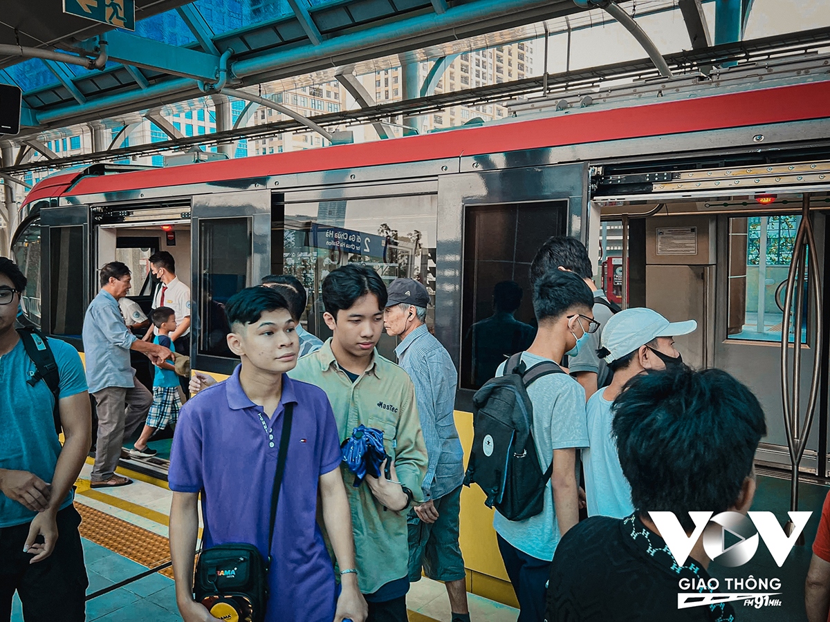 Hết miễn phí, metro Nhổn – ga Hà Nội vẫn thu hút hành khách- Ảnh 9.