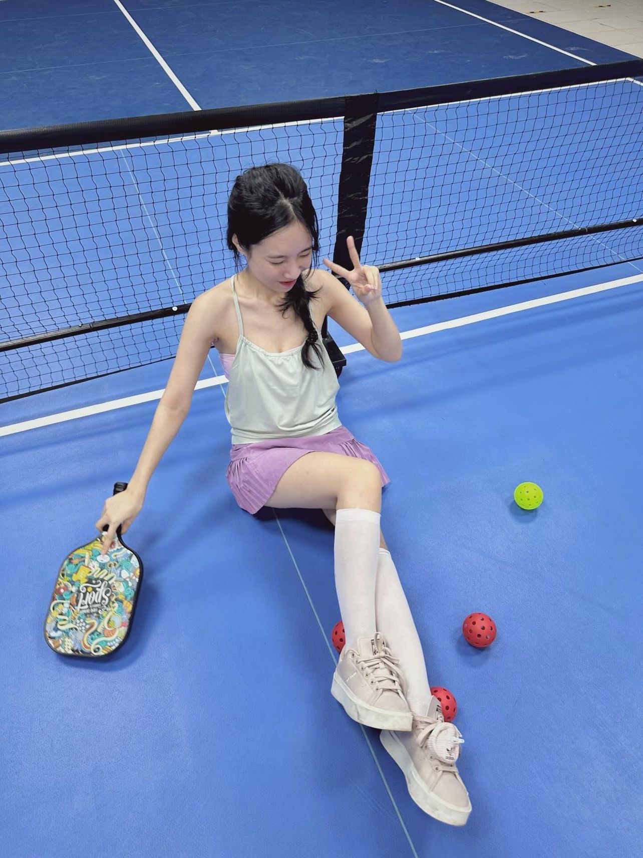 Hội gái xinh vẫn lên sân pickleball giữa bão thị phi: “Vui vẻ lên, ai mặc gì kệ đi”- Ảnh 9.