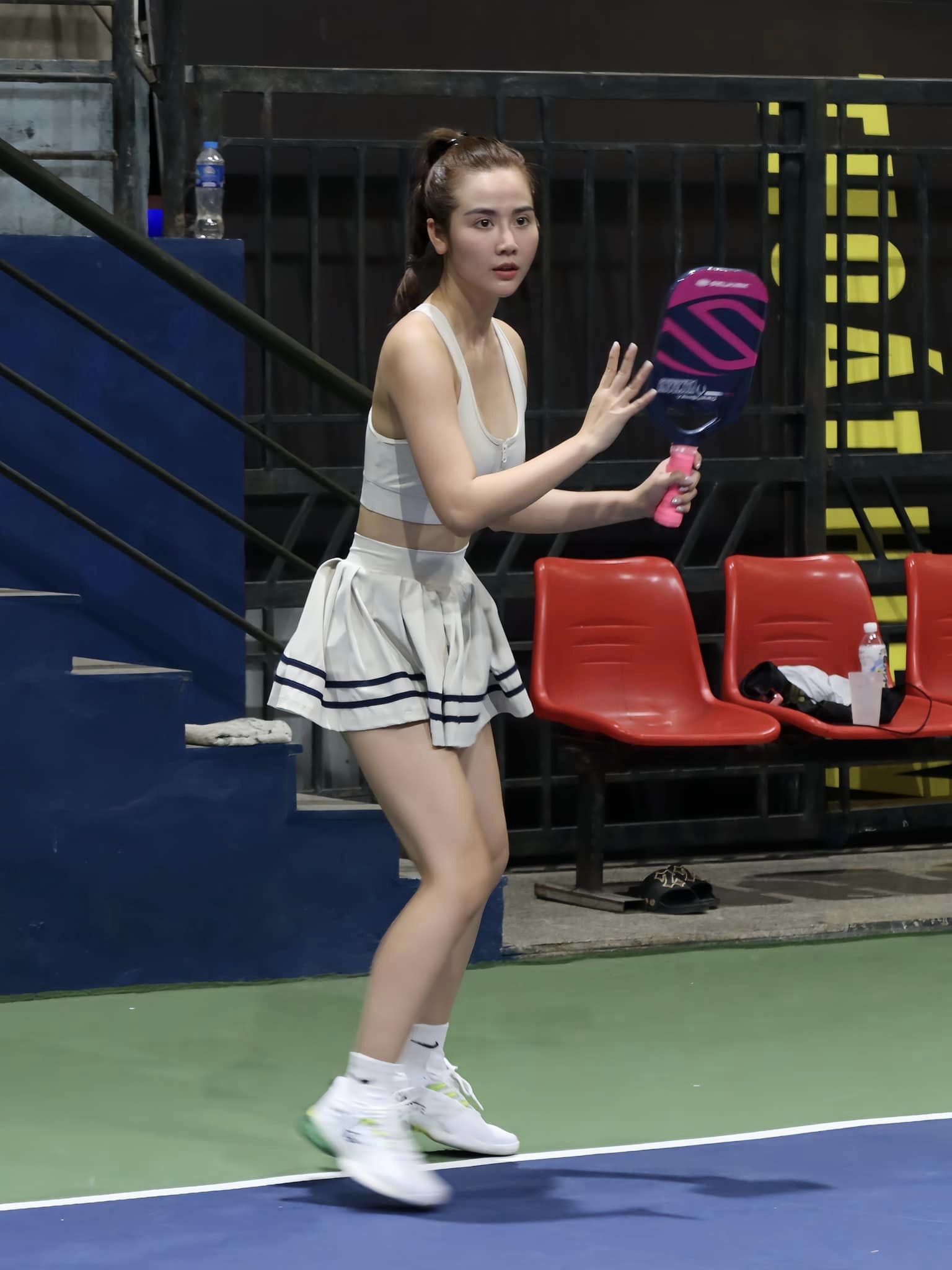 Huyền Lizzie đi chơi pickleball hàng ngày, chụp ảnh liên tục, tập lúc nào?- Ảnh 6.