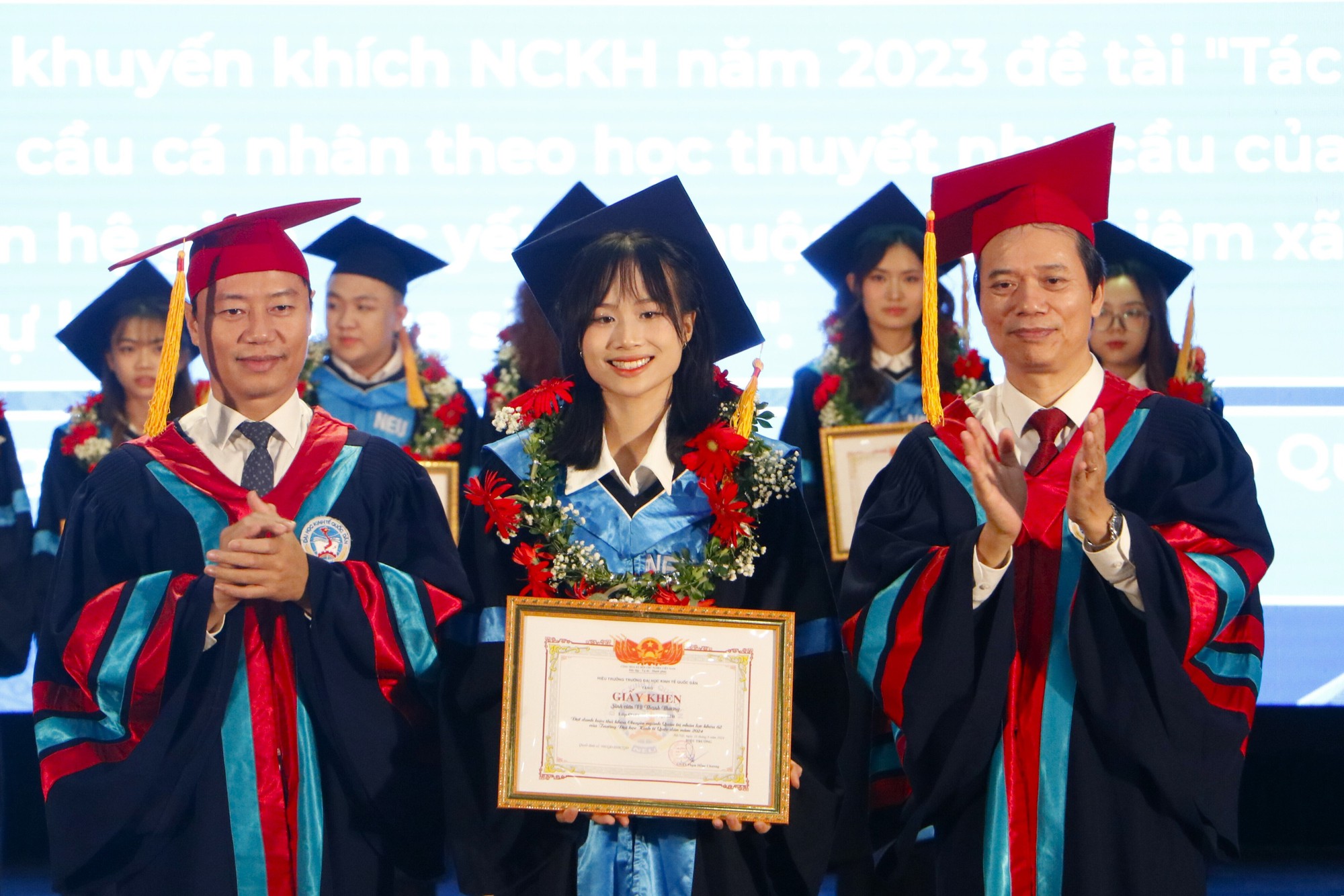 Bốn thủ khoa tốt nghiệp Đại học Kinh tế Quốc dân điểm GPA tuyệt đối 4.0- Ảnh 2.