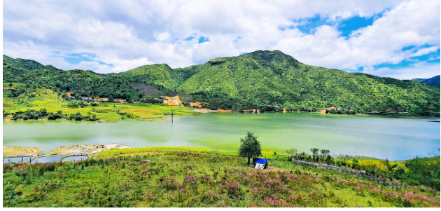 Hồ nước cao nhất Việt Nam: Cảnh đẹp như châu Âu, đường đến chỉ 12km khó ngang 'lên trời'- Ảnh 2.