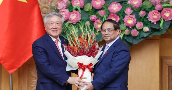 Thủ tướng giao nhiệm vụ cho 3 tân Phó Thủ tướng và 2 tân Bộ trưởng