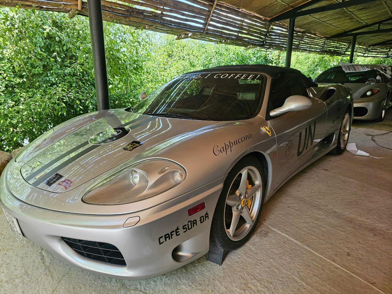 Loạt Ferrari của ông Đặng Lê Nguyên Vũ lộ ảnh lên tem chuẩn bị tham gia Gumball 3000, CĐM nhận xét: 'Vẫn thiếu nhiều siêu phẩm'- Ảnh 6.