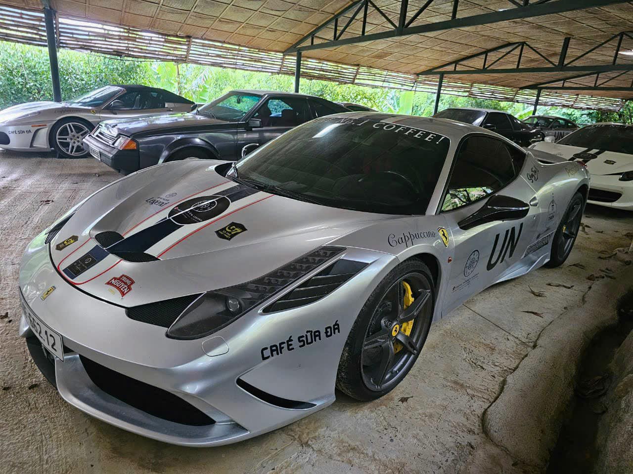 Loạt Ferrari của ông Đặng Lê Nguyên Vũ lộ ảnh lên tem chuẩn bị tham gia Gumball 3000, CĐM nhận xét: 'Vẫn thiếu nhiều siêu phẩm'- Ảnh 1.