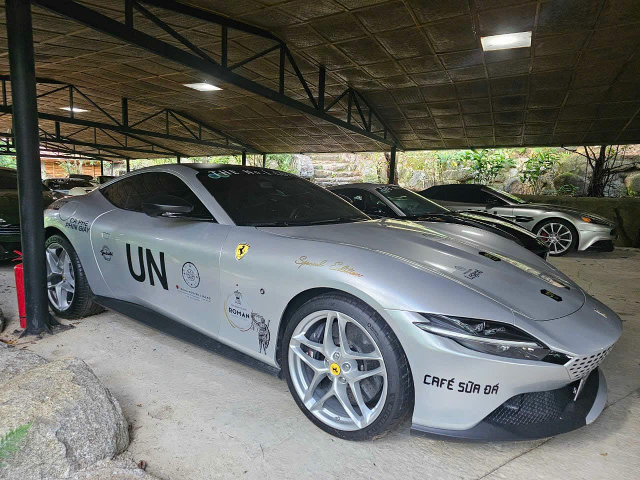 Loạt Ferrari của ông Đặng Lê Nguyên Vũ lộ ảnh lên tem chuẩn bị tham gia Gumball 3000, CĐM nhận xét: 'Vẫn thiếu nhiều siêu phẩm'- Ảnh 10.