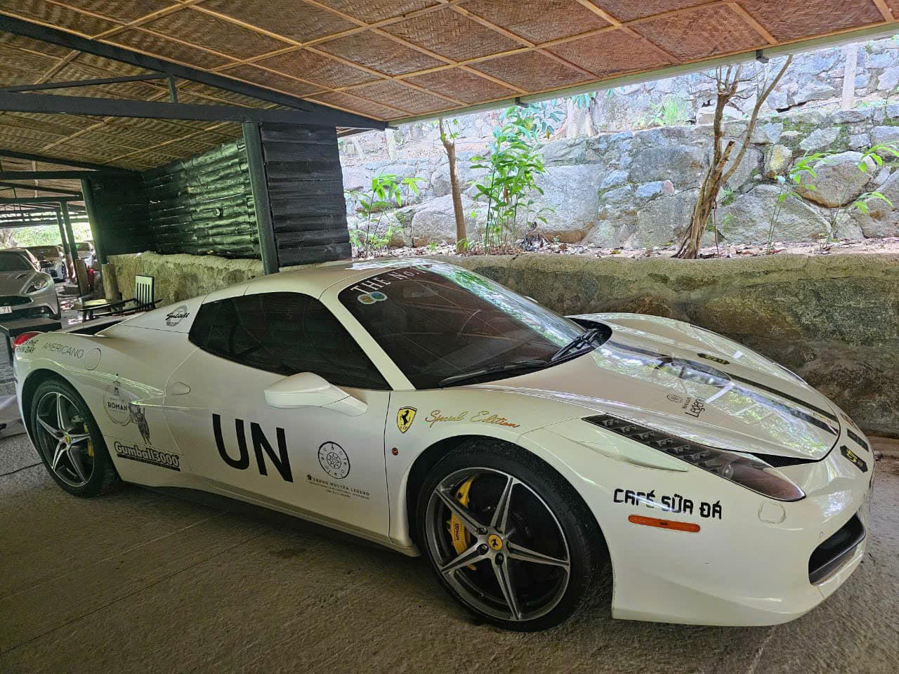 Loạt Ferrari của ông Đặng Lê Nguyên Vũ lộ ảnh lên tem chuẩn bị tham gia Gumball 3000, CĐM nhận xét: 'Vẫn thiếu nhiều siêu phẩm'- Ảnh 8.