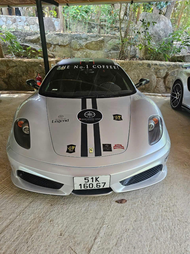 Loạt Ferrari của ông Đặng Lê Nguyên Vũ lộ ảnh lên tem chuẩn bị tham gia Gumball 3000, CĐM nhận xét: 'Vẫn thiếu nhiều siêu phẩm'- Ảnh 4.