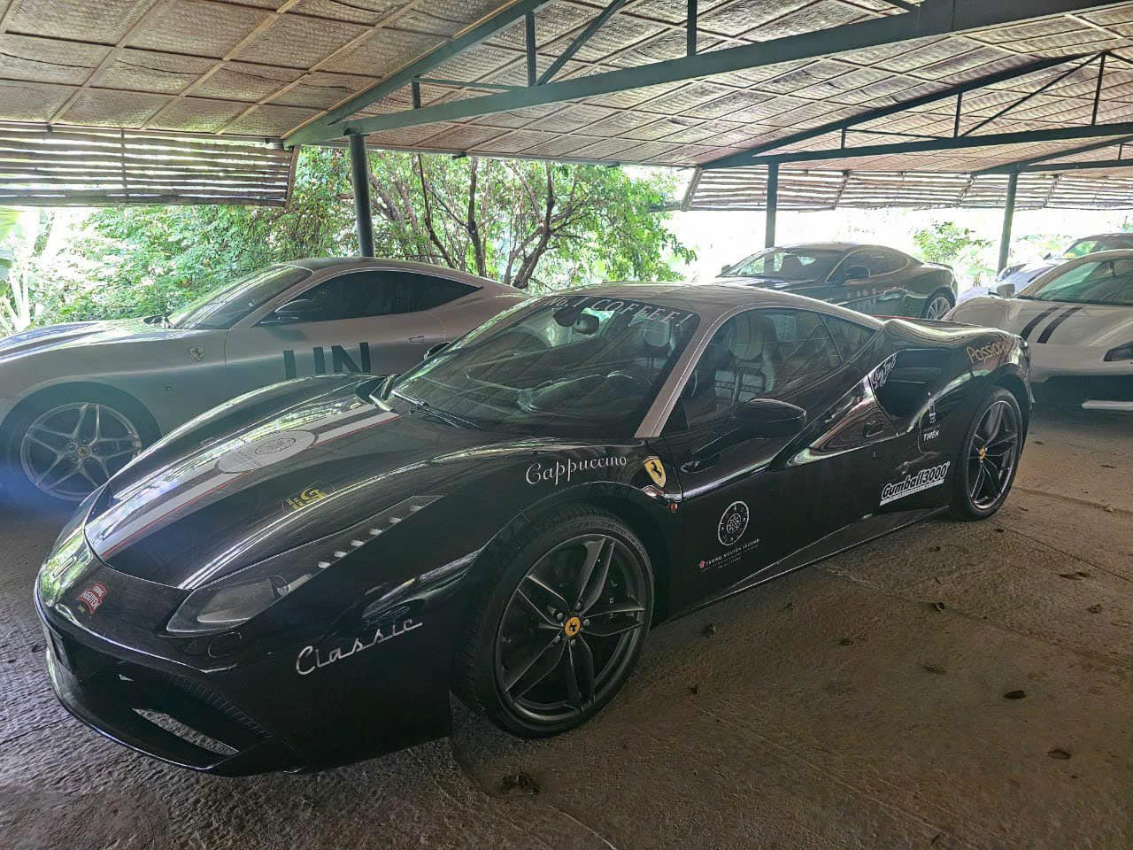 Loạt Ferrari của ông Đặng Lê Nguyên Vũ lộ ảnh lên tem chuẩn bị tham gia Gumball 3000, CĐM nhận xét: 'Vẫn thiếu nhiều siêu phẩm'- Ảnh 9.