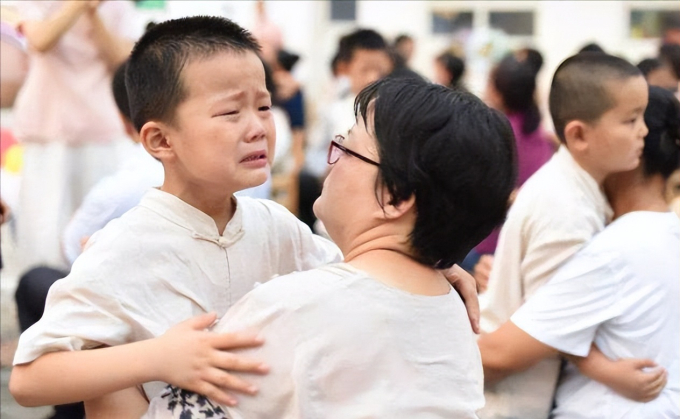 Chỉ cần nhìn vào 3 biểu hiện này của con là biết ngay bố mẹ đang hạnh phúc hay bất ổn, muốn che giấu cũng không được- Ảnh 1.