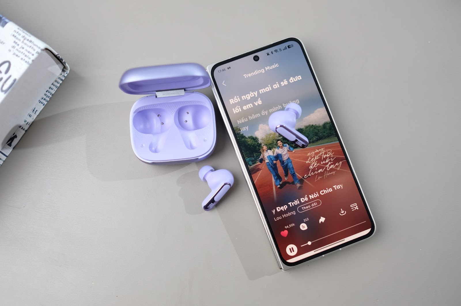 JBL Live Beam 3: Tai nghe không dây tích hợp màn hình tiện lợi đối đầu AirPods 3- Ảnh 6.