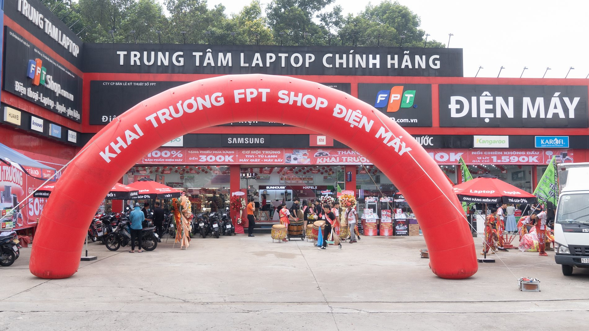 FPT Shop chính thức gia nhập sân chơi bán điện máy: Mở liền 10 cửa hàng, mục tiêu 50 shop trong năm 2024- Ảnh 1.