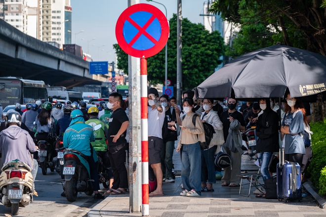 Ngay lúc này: Sợ cảnh ùn tắc, nhiều người xin tan làm sớm để bắt xe về quê nghỉ lễ 2/9- Ảnh 2.