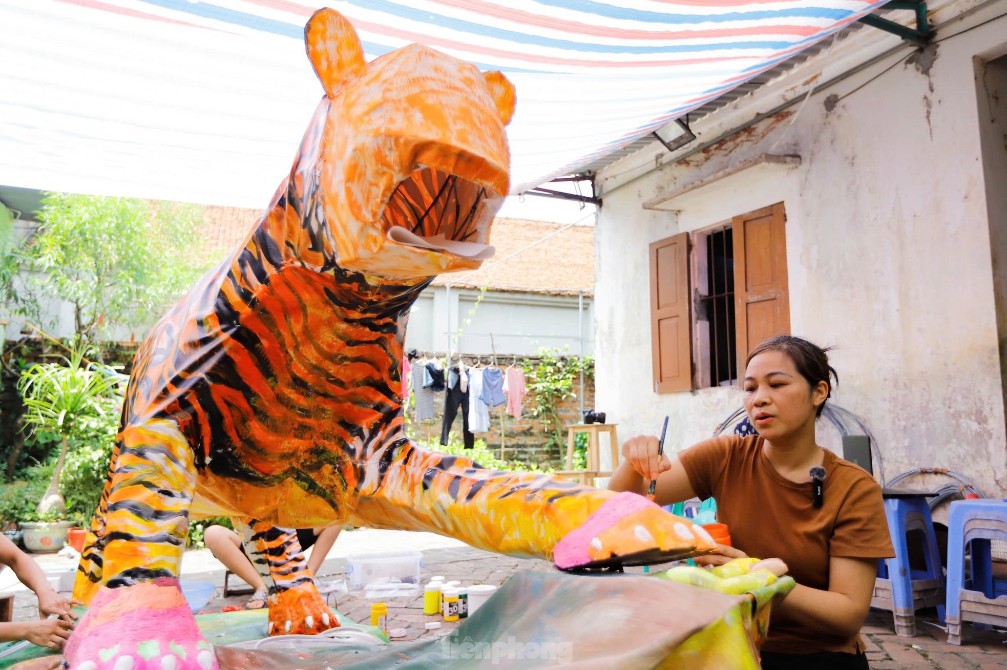 Ngắm đèn Trung thu khổng lồ ở làng cổ Đường Lâm- Ảnh 11.