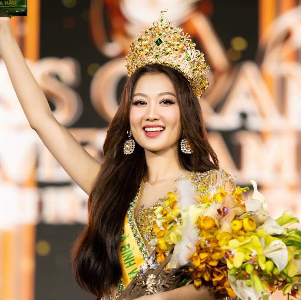 Toàn cảnh Chung kết Miss Grand Vietnam 2024: Âm nhạc và camera kém chuyên nghiệp, loạt chi tiết khó hiểu từ ứng xử đến kết quả!- Ảnh 27.