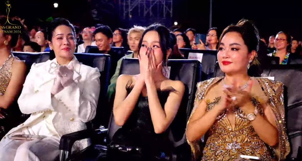 Toàn cảnh Chung kết Miss Grand Vietnam 2024: Âm nhạc và camera kém chuyên nghiệp, loạt chi tiết khó hiểu từ ứng xử đến kết quả!- Ảnh 26.