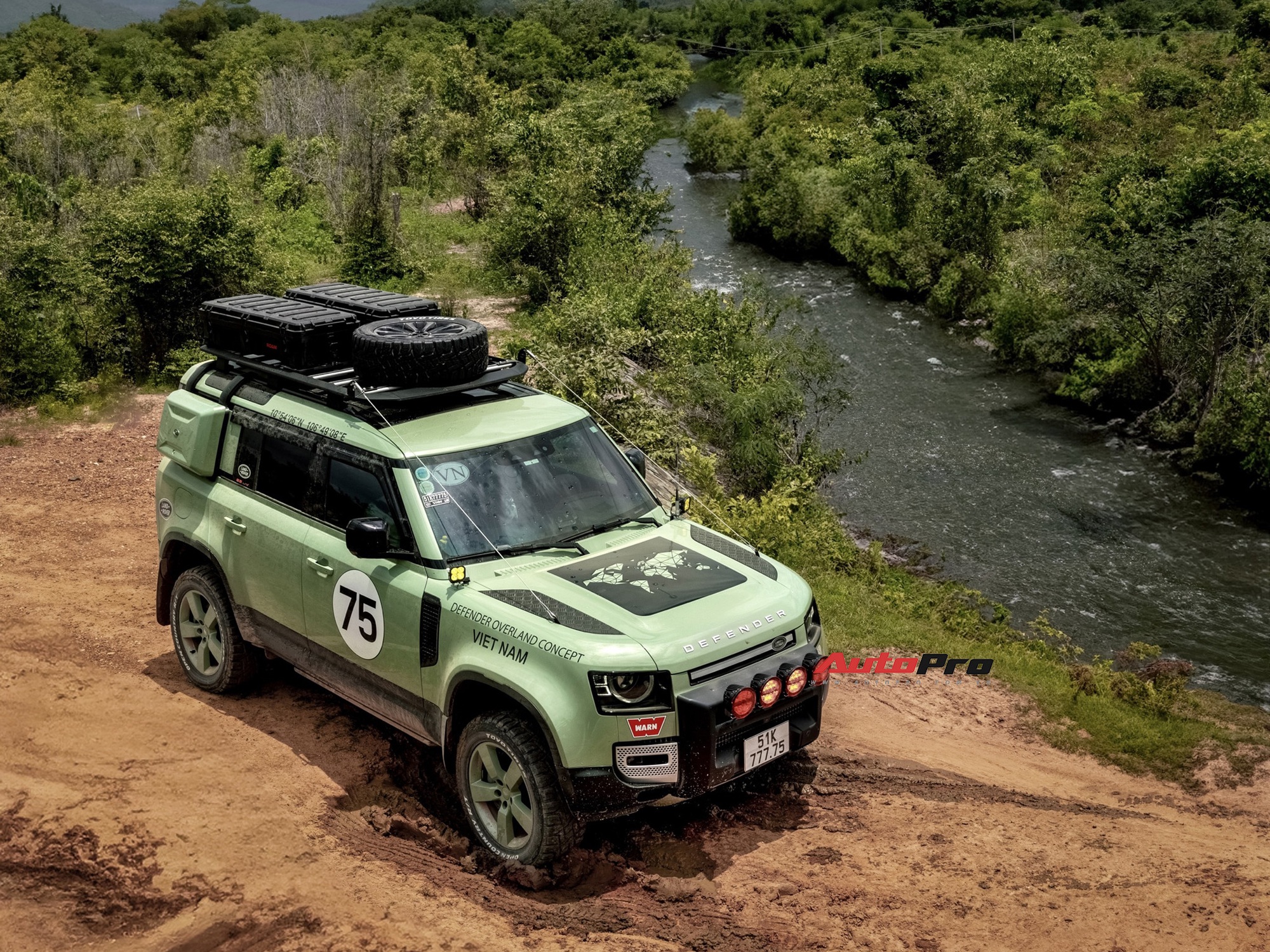 9x kể chuyện sắp lái Land Rover Defender đi phượt: Từ Việt Nam qua châu Âu đến Nam Mỹ, chuẩn bị 6 tháng, phải tập luyện cường độ cao- Ảnh 1.