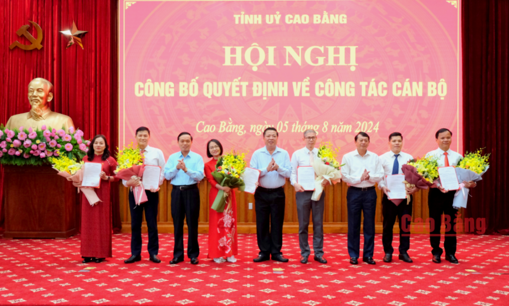 Chỉ định Bí thư thư Huyện ủy; bổ nhiệm 3 Phó Giám đốc Sở,...- Ảnh 1.