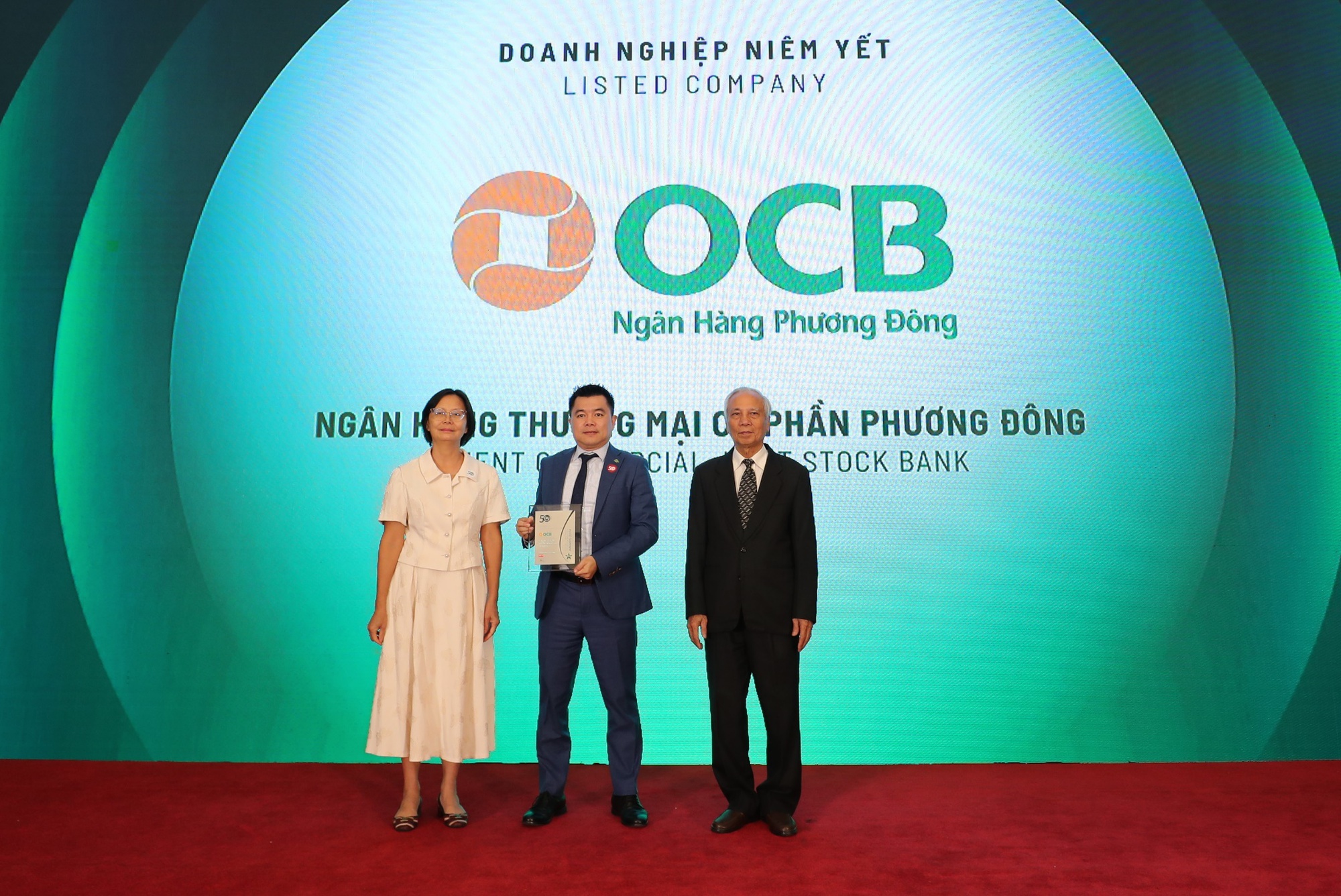 Tiên phong chuyển đổi số, OCB lọt top doanh nghiệp phát triển bền vững 2024- Ảnh 1.