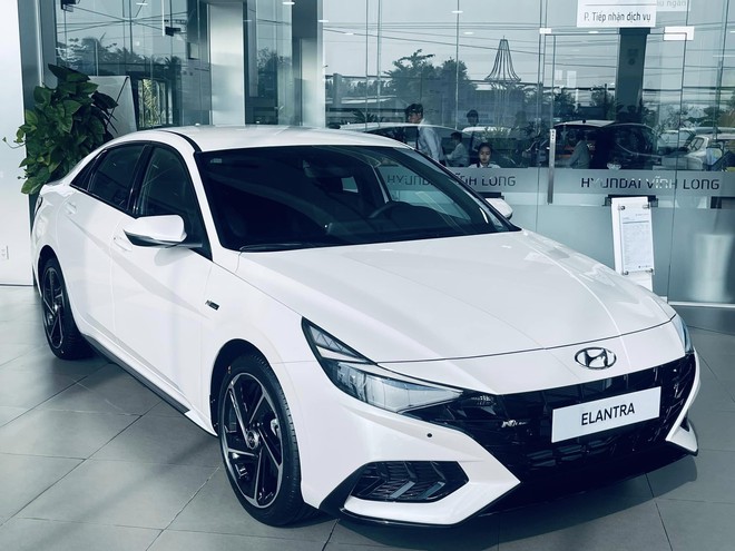 Hyundai Elantra giảm gần 80 triệu tại đại lý: Bản N-Line còn dưới 700 triệu, đấu Civic RS với giá rẻ hơn niêm yết bản ‘base’ của đối thủ- Ảnh 4.