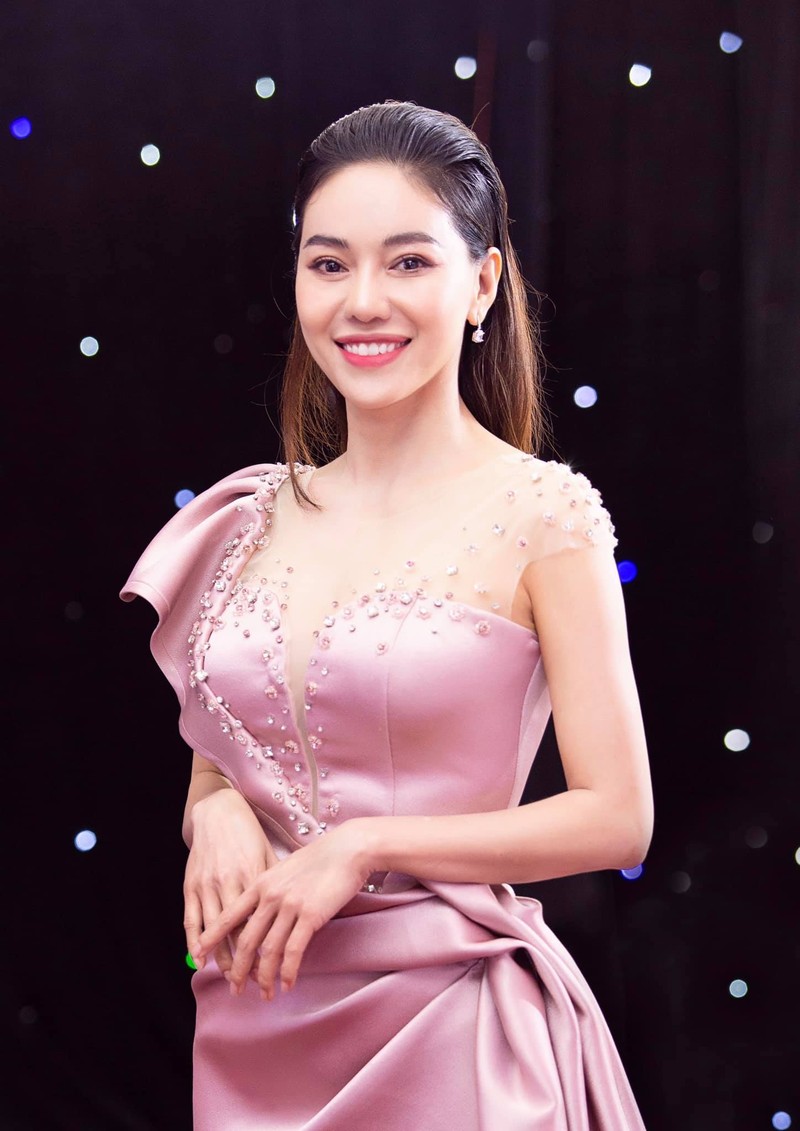 Nhà tài trợ Miss Grand Vietnam 2024 thất vọng về kết quả cuộc thi: Là CEO mệnh danh 'bà trùm' vương miện, giành ngôi trong nhiều cuộc thi sắc đẹp- Ảnh 3.