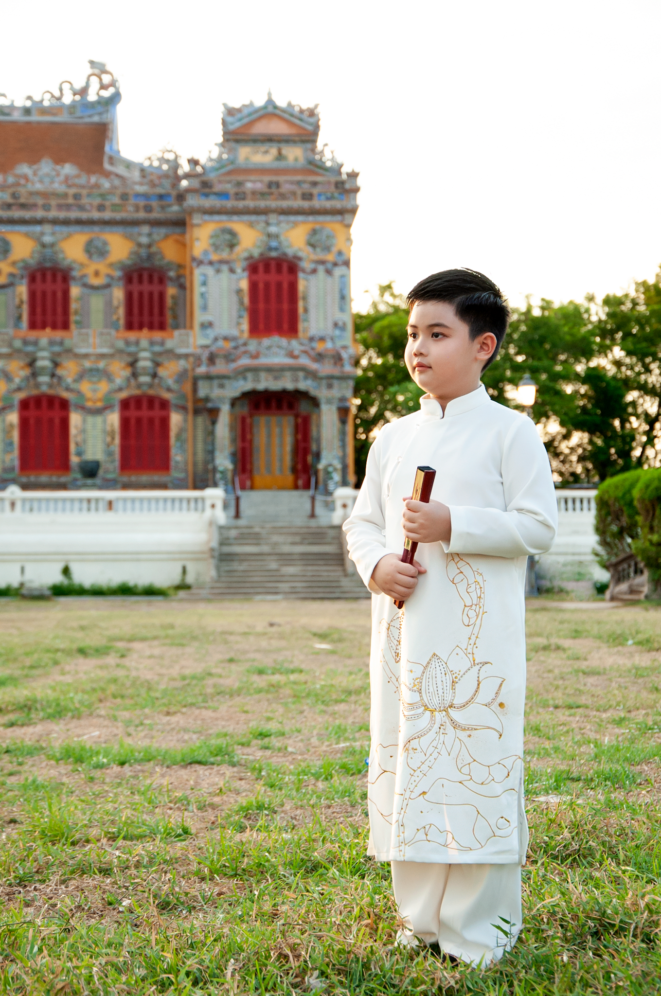 Mẫu nhí Hoàng Long trong BST “Lúng Liếng”, “Sen, em ơi em à!” của NTK Cao Minh Tiến- Ảnh 9.