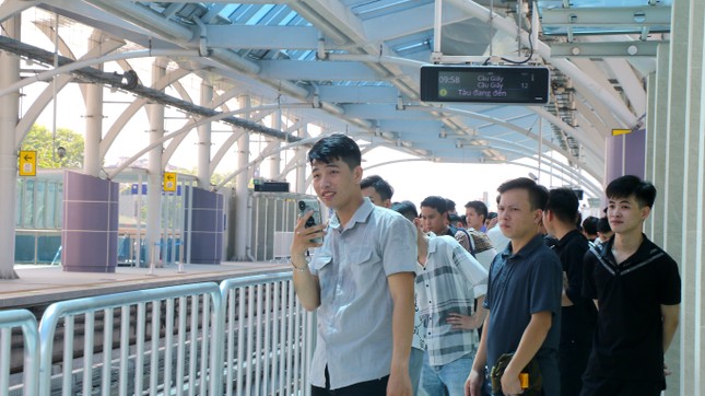 Metro Nhổn - ga Hà Nội chở khách miễn phí- Ảnh 8.