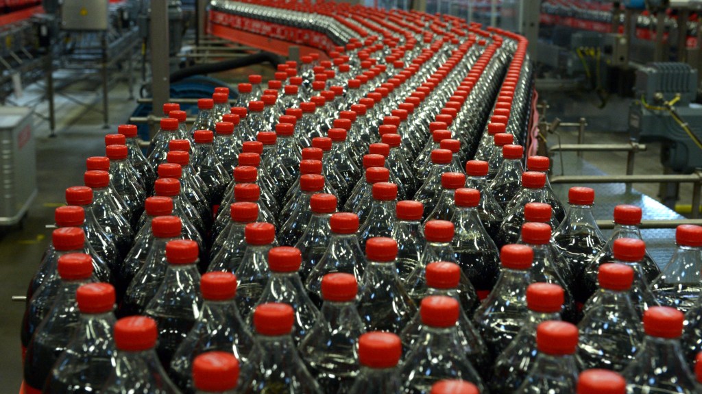 Coca Cola trốn thuế 16 tỷ USD tại Mỹ: Cuộc chiến 10 năm với chiêu trò giấu lợi nhuận ở các thiên đường thuế- Ảnh 4.
