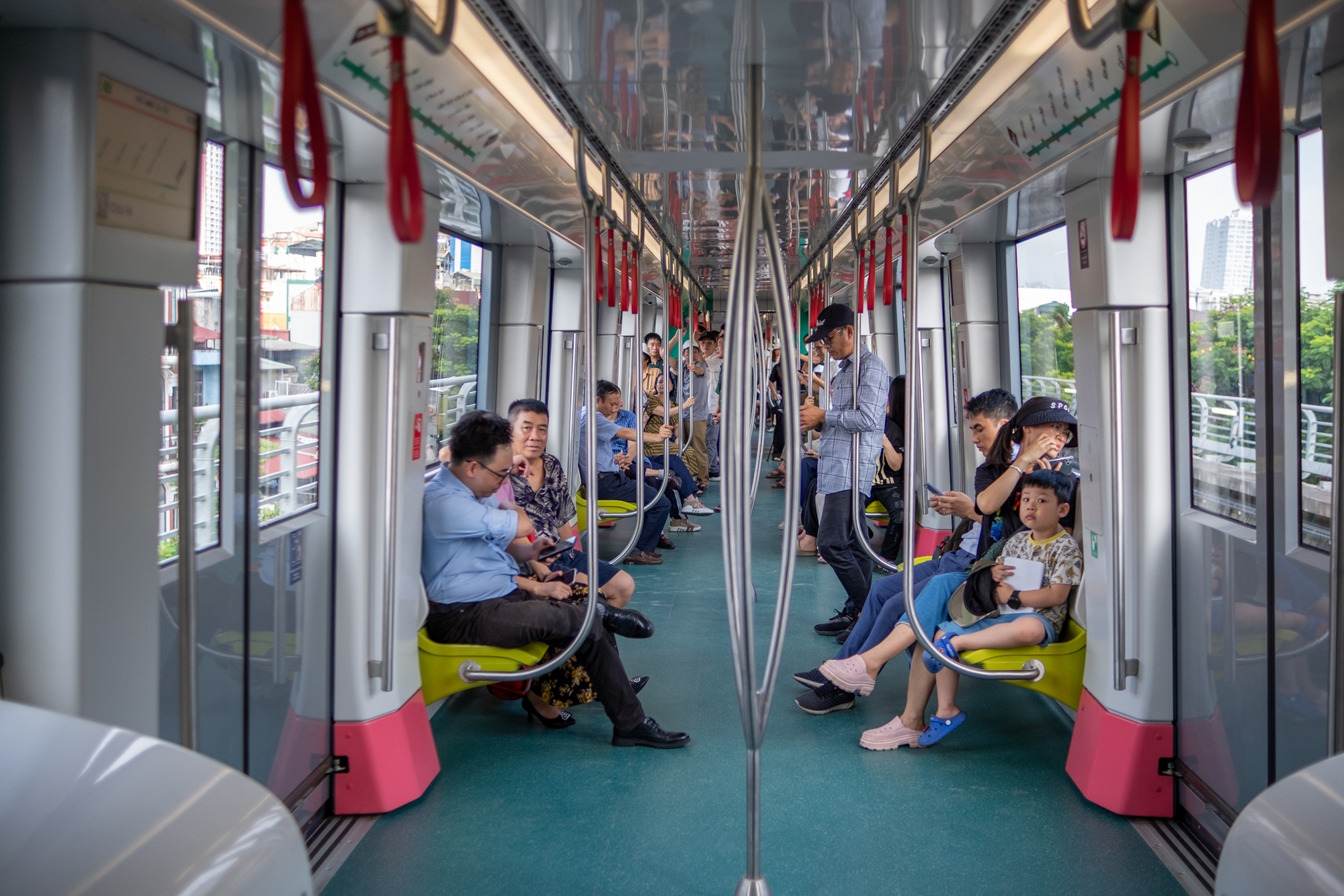 Ngay lúc này: Metro Nhổn - ga Hà Nội bắt đầu đón những vị khách đầu tiên, nhiều trải nghiệm vô cùng thú vị!- Ảnh 30.