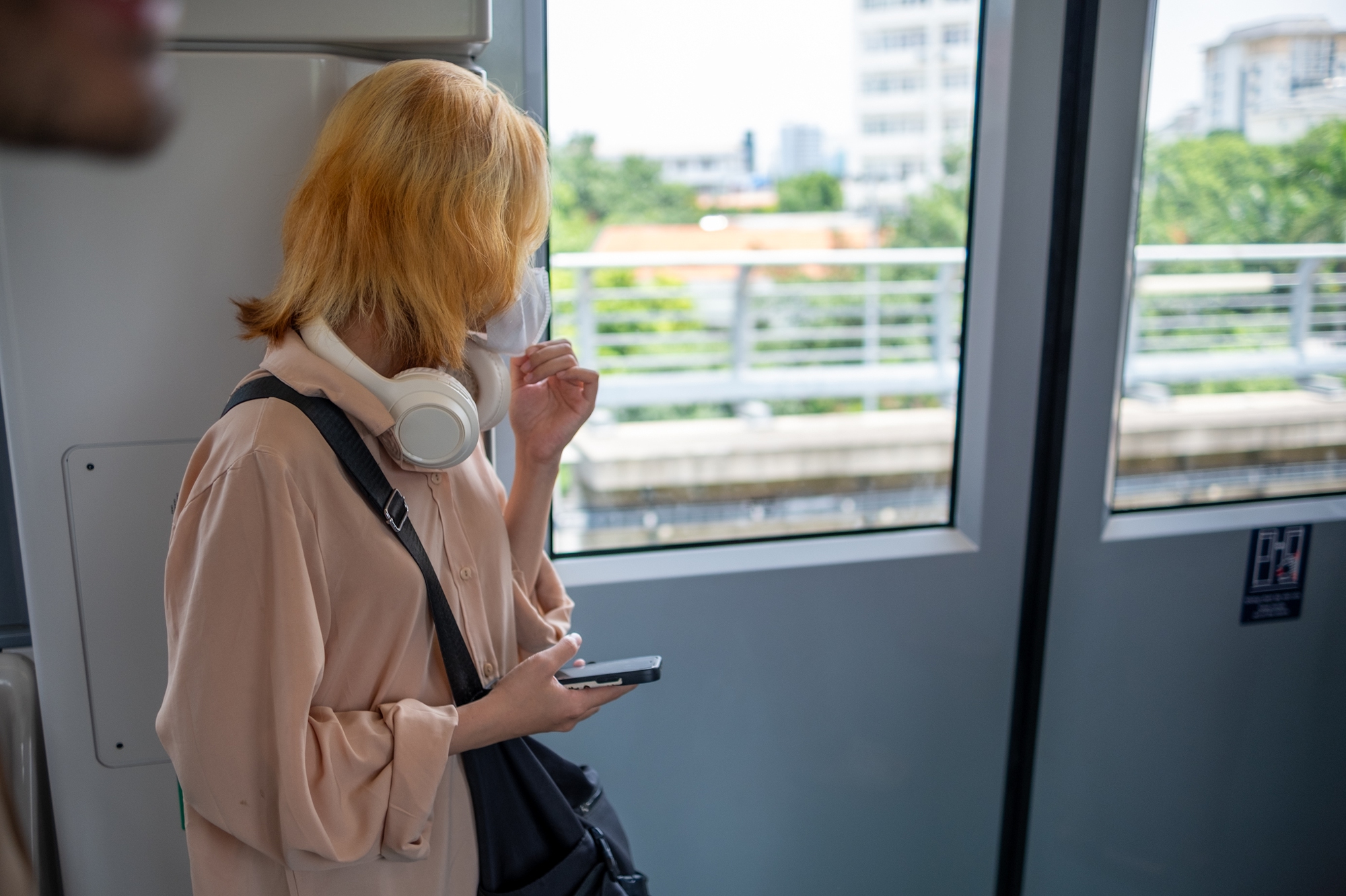 Giới trẻ “quá là vui” trong ngày đi miễn phí tuyến Metro Nhổn: “Bọn mình chờ ngày này lâu lắm rồi!”- Ảnh 9.