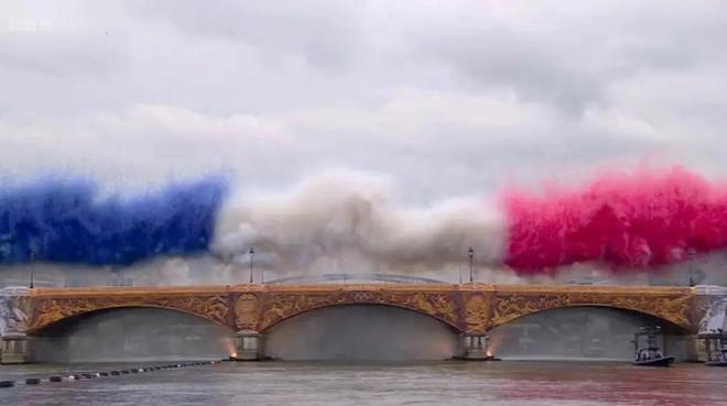 Hai phổ màu cực hiện đại và thời thượng từ Olympic Paris giúp chị em sắm đồ đẹp, nâng cao gu thời trang của mình- Ảnh 3. Hai phổ màu cực hiện đại và thời thượng từ Olympic Paris giúp chị em sắm đồ đẹp, nâng cao gu thời trang của mình- Ảnh 3.