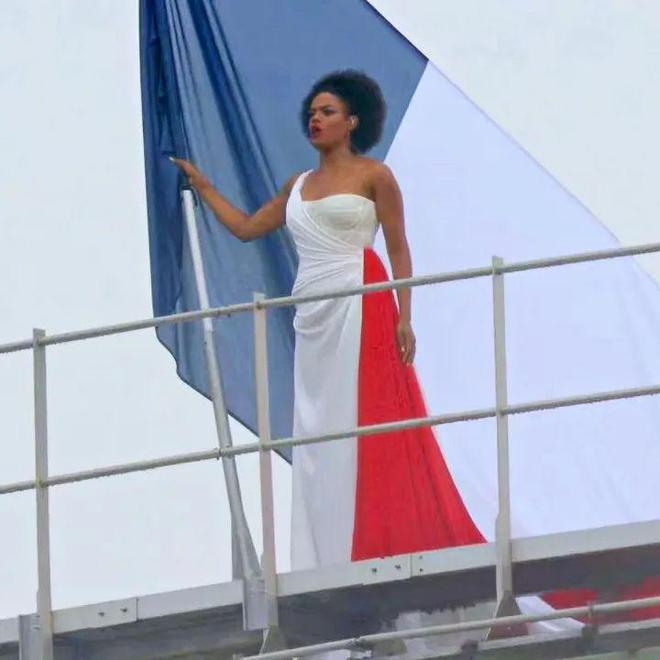 Hai phổ màu cực hiện đại và thời thượng từ Olympic Paris giúp chị em sắm đồ đẹp, nâng cao gu thời trang của mình- Ảnh 4. Hai phổ màu cực hiện đại và thời thượng từ Olympic Paris giúp chị em sắm đồ đẹp, nâng cao gu thời trang của mình- Ảnh 4.