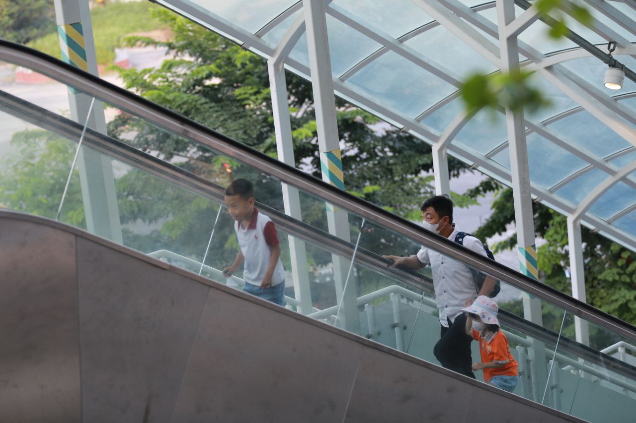 Metro Nhổn - ga Hà Nội bắt đầu đón những vị khách đầu tiên, nhiều trải nghiệm vô cùng thú vị!- Ảnh 4.