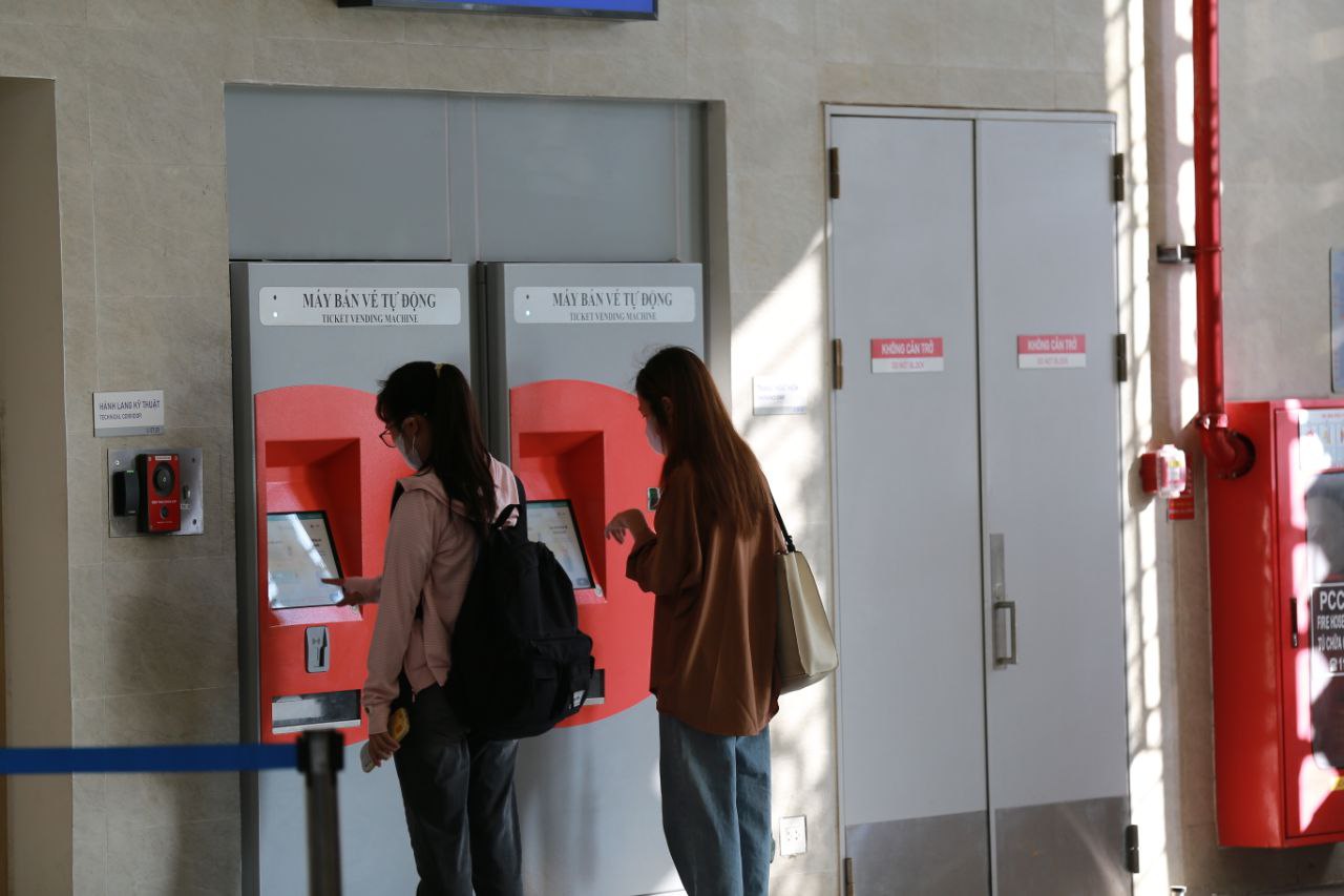 Metro Nhổn - ga Hà Nội bắt đầu đón những vị khách đầu tiên, nhiều trải nghiệm vô cùng thú vị!- Ảnh 12.