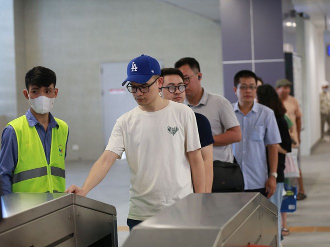 Metro Nhổn - ga Hà Nội bắt đầu đón những vị khách đầu tiên, nhiều trải nghiệm vô cùng thú vị!- Ảnh 19.