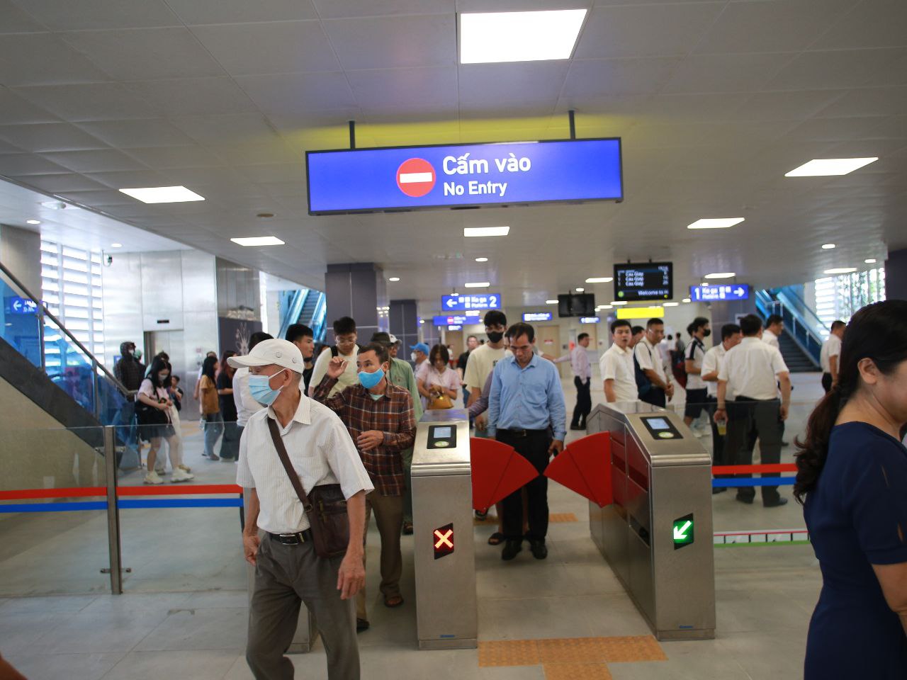 Ngay lúc này: Metro Nhổn - ga Hà Nội bắt đầu đón những vị khách đầu tiên, nhiều trải nghiệm vô cùng thú vị!- Ảnh 39.