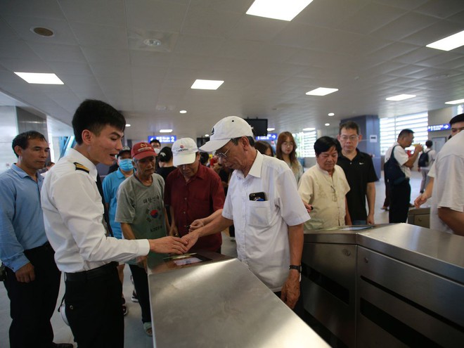 Metro Nhổn - ga Hà Nội bắt đầu đón những vị khách đầu tiên, nhiều trải nghiệm vô cùng thú vị!- Ảnh 40.