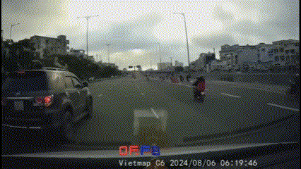 Xác minh clip ô tô màu đen không nhường đường cho xe ưu tiên- Ảnh 1.